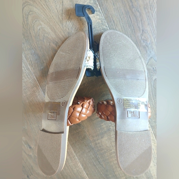 NEW WOMENS SIZE 8 TIME AND TRUE GOLD, TAN AND WHITE SUMMER/SPRING SANDALS - Picture 2 of 2